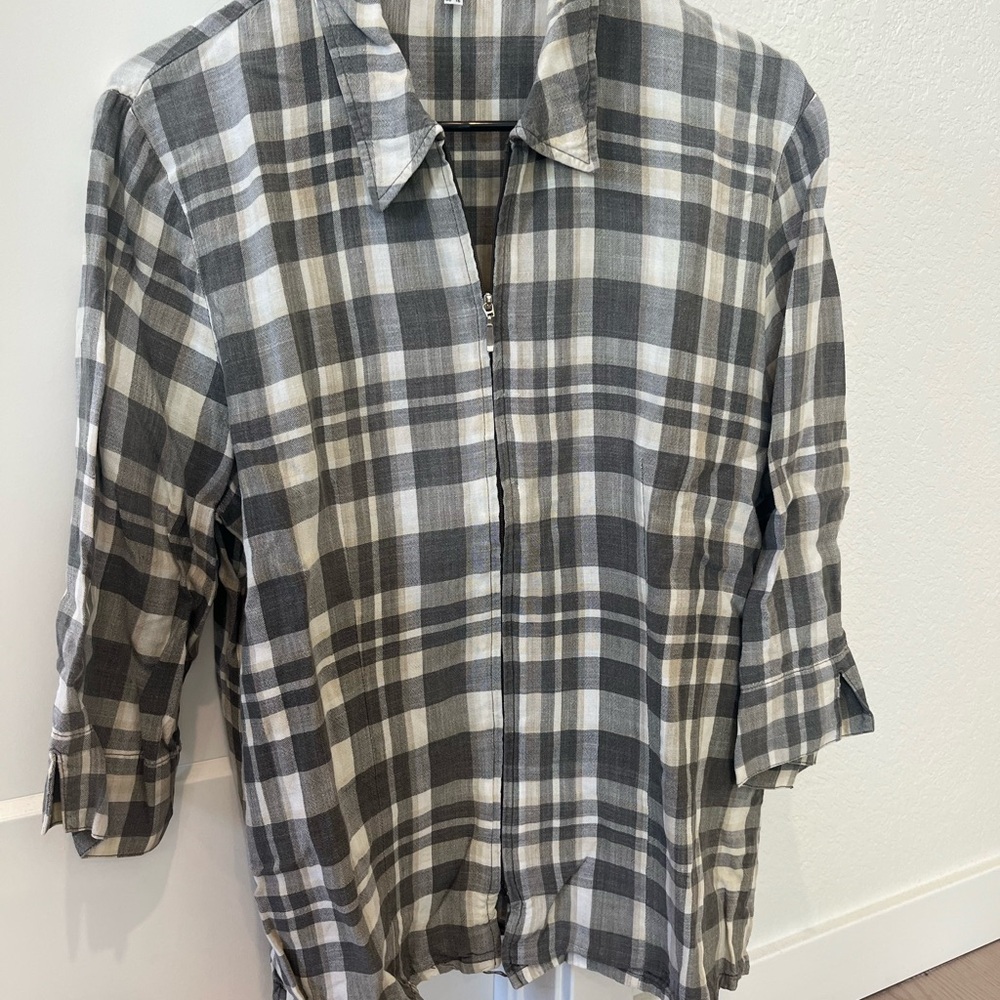 Women’s Gray Plaid Zip-Up Shirt